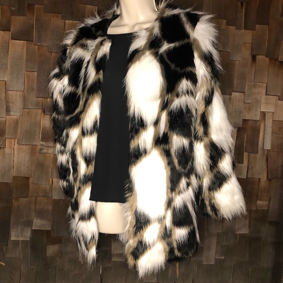 Multicolored Faux Fur Jacket. SOLD OUT on VENUS 🖤 - Picture 3 of 9